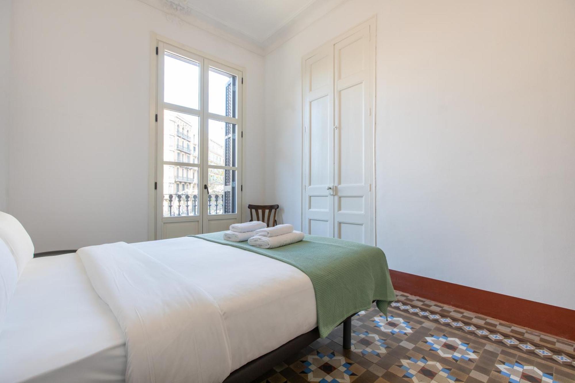 Apartamento Bp2 - Big For Groups In Bcn Center Hutb - 77390 Barcelona