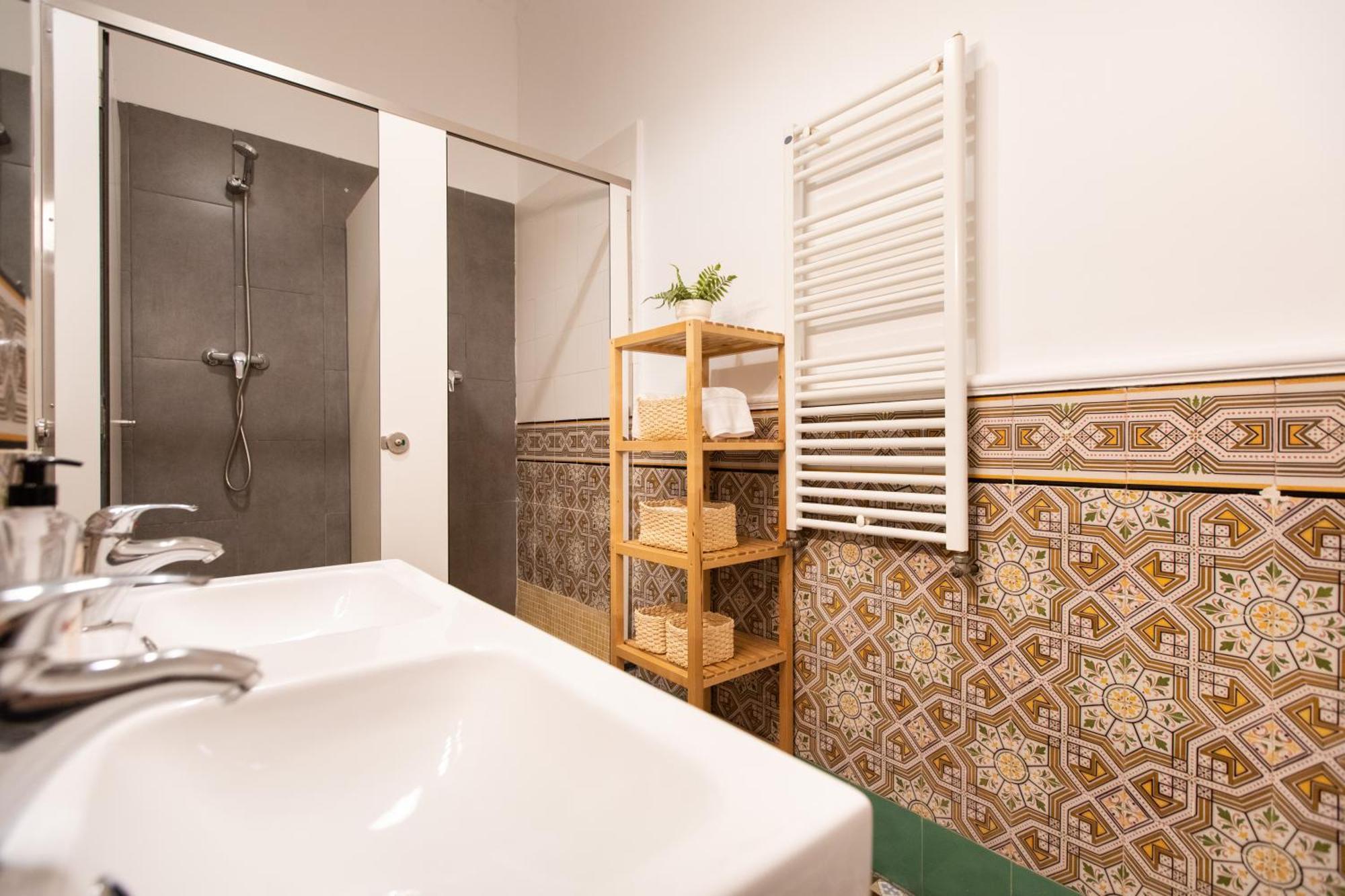 Apartamento Bp2 - Big For Groups In Bcn Center Hutb - 77390 *
